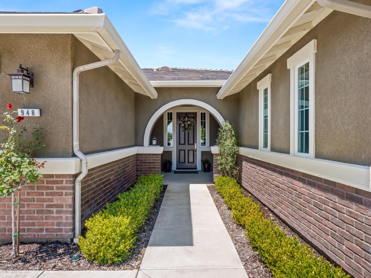 948 Whitmore Avenue Clovis, CA 93619 - Photo 2 of 38 a view of a garden with pathway