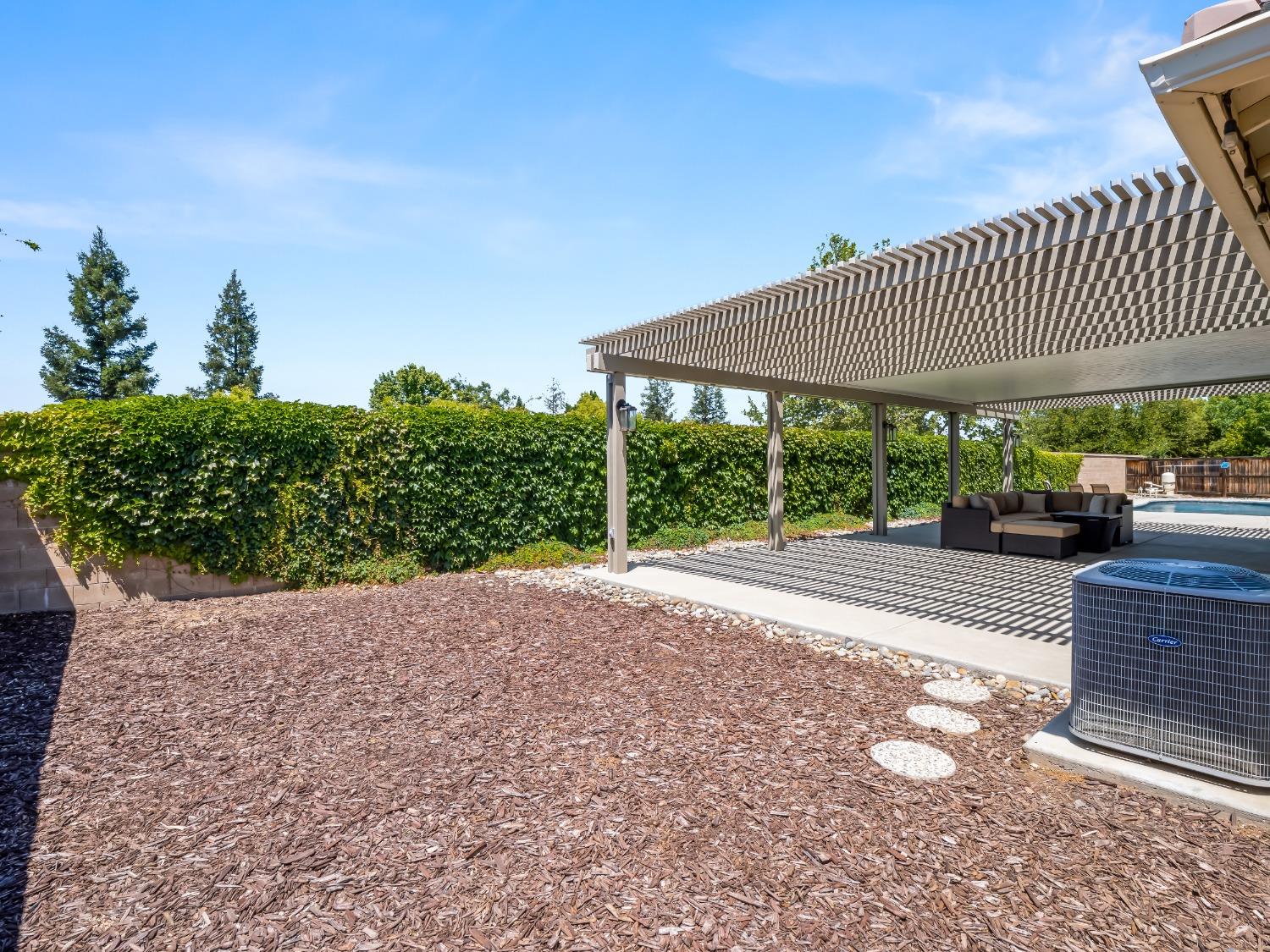 948 Whitmore Avenue Clovis, CA 93619 - Photo 33 of 38 a patio with table and chairs