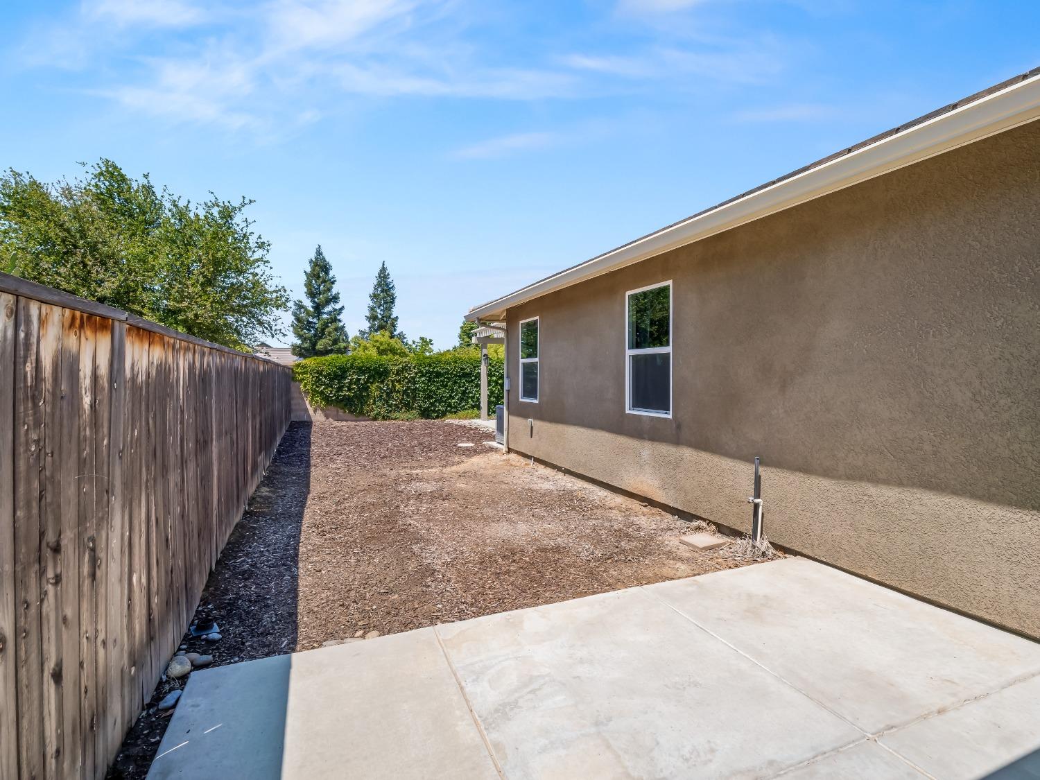 948 Whitmore Avenue Clovis, CA 93619 - Photo 34 of 38 a view of a backyard