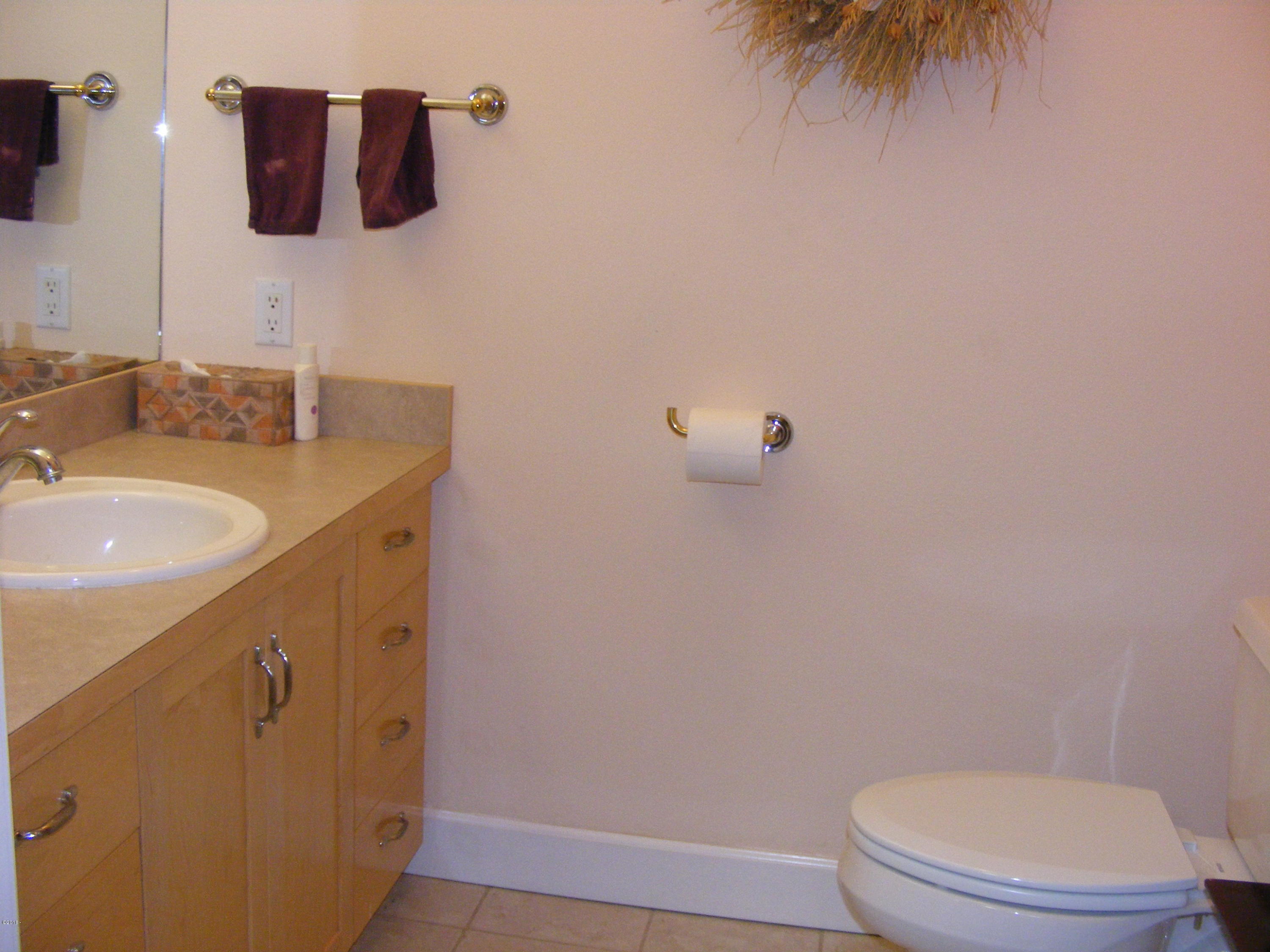 135 Southwest 26th Street Newport, OR 97366 - Photo 30 of 35 Half Bath in garage