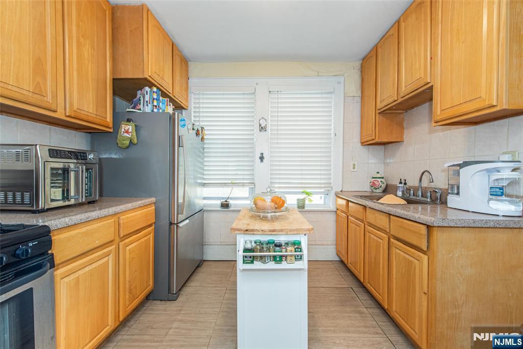 32 Irving Street Montclair, NJ 07042 - Photo 10 of 24