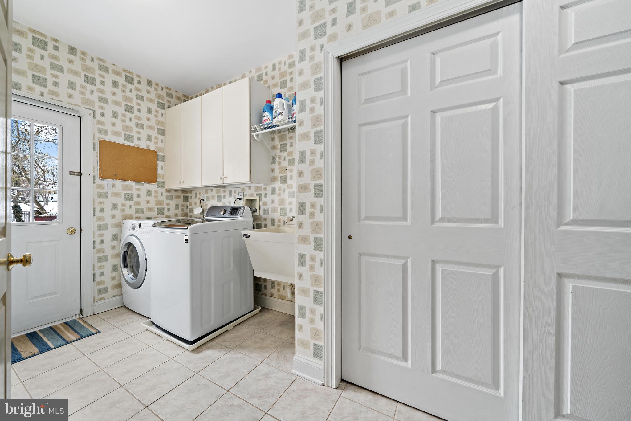 205 Christopher Drive Princeton, NJ 08540 - Photo 22 of 45 Laundry/Mud room with access to 3 car garage..
