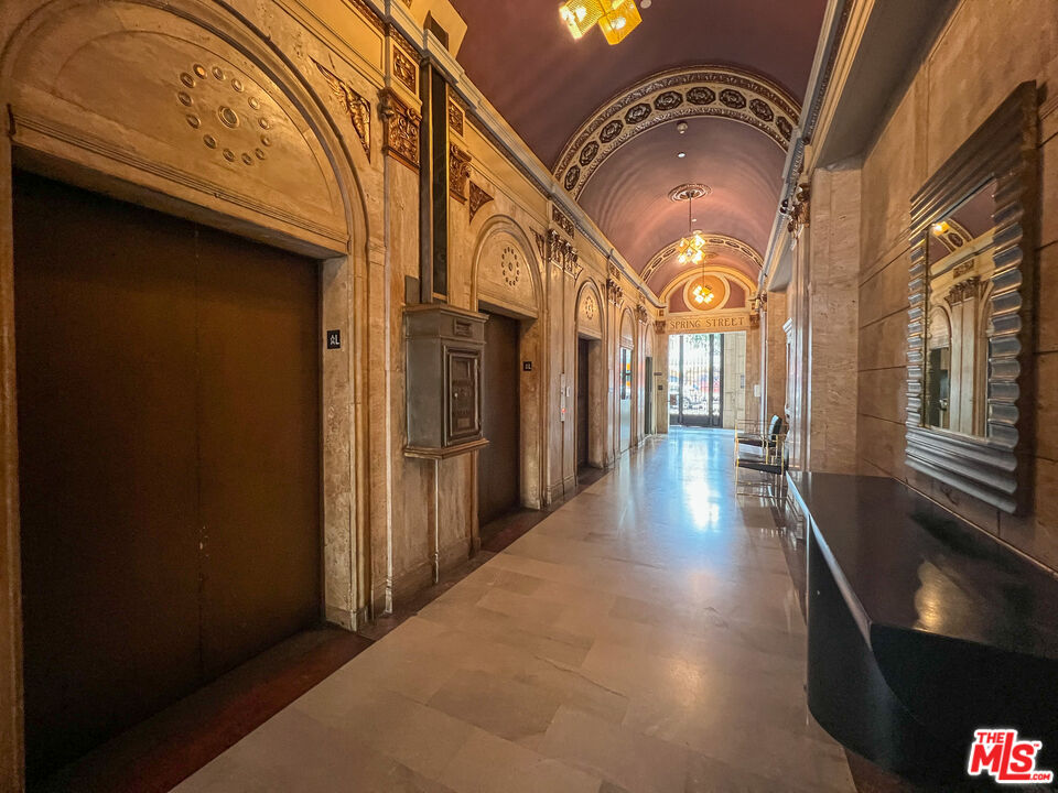 810 South Spring Street, Unit 802 Los Angeles, CA 90014 - Photo 16 of 18