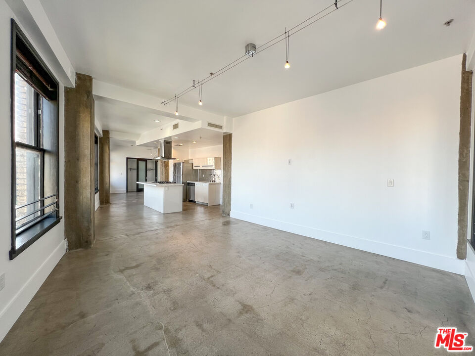 810 South Spring Street, Unit 802 Los Angeles, CA 90014 - Photo 3 of 18