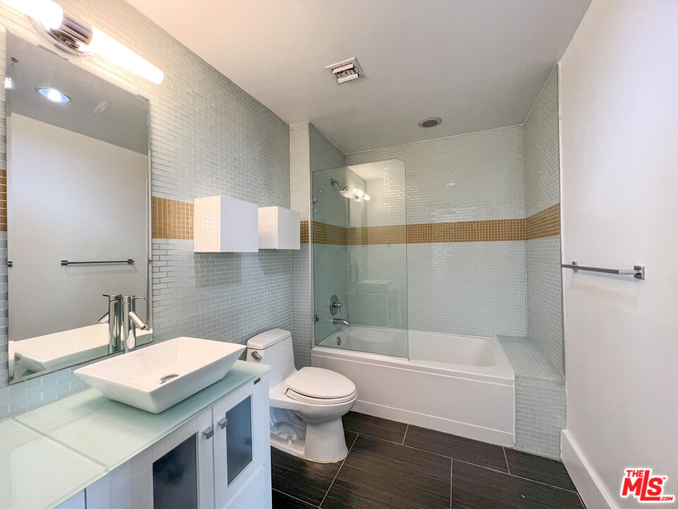 810 South Spring Street, Unit 802 Los Angeles, CA 90014 - Photo 8 of 18 a bathroom with a sink a toilet and shower