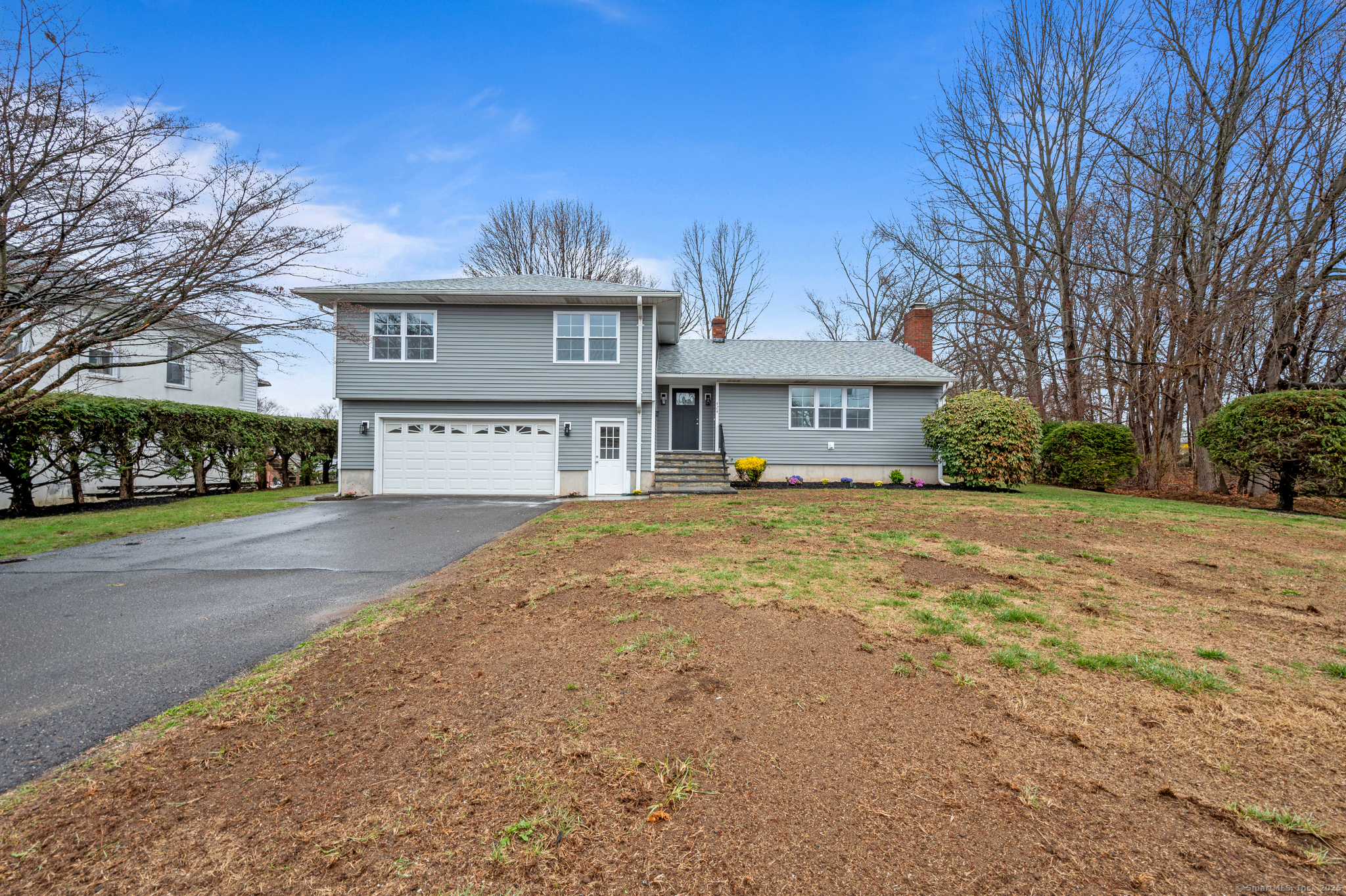 424 Como Avenue Waterbury, CT 06708 - Photo 1 of 1 a front view of a building with a yard