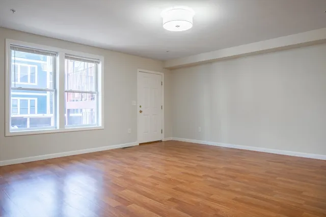 $2,950 | 37 Chelsea Street, Unit 2B, Boston, MA 02128