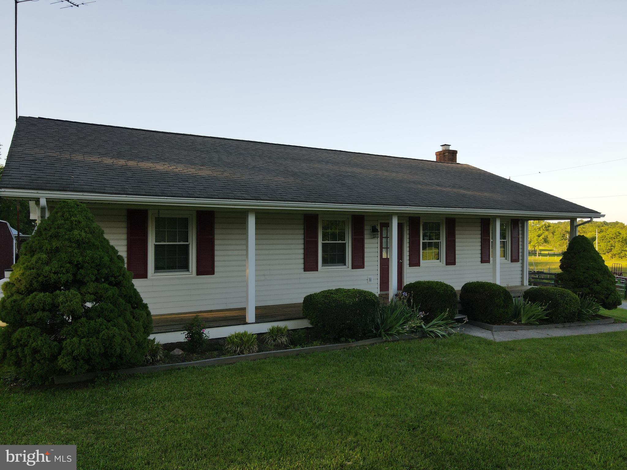 442 Perry Road Winchester, VA 22602 - Photo 2 of 33 Gallery Image 2