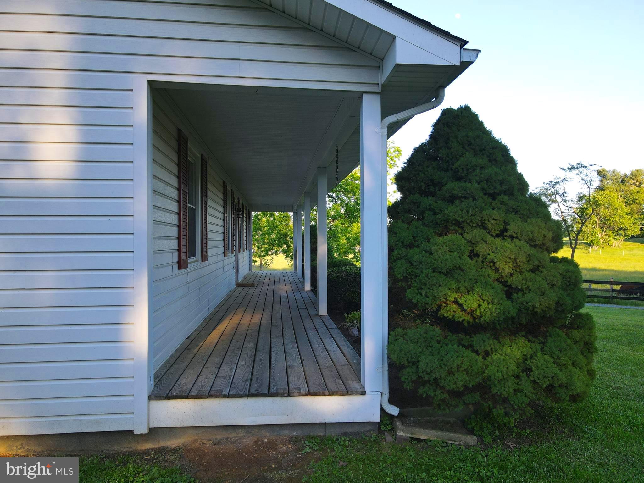 442 Perry Road Winchester, VA 22602 - Photo 3 of 33 Gallery Image 3