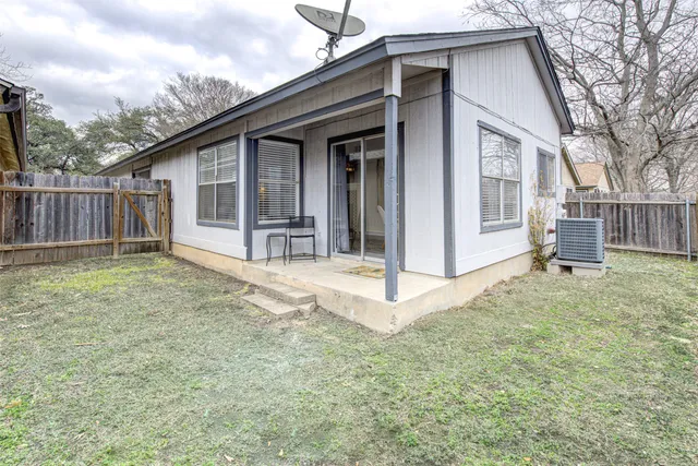 a view of house with backyard and porch