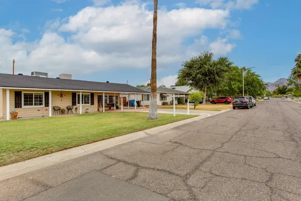 $3,500 | 510 East Belmont Avenue, Phoenix, AZ 85020