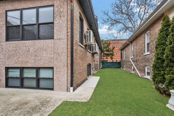 $3,300 | 1226 South 60th Court, Unit 1, Cicero, IL 60804
