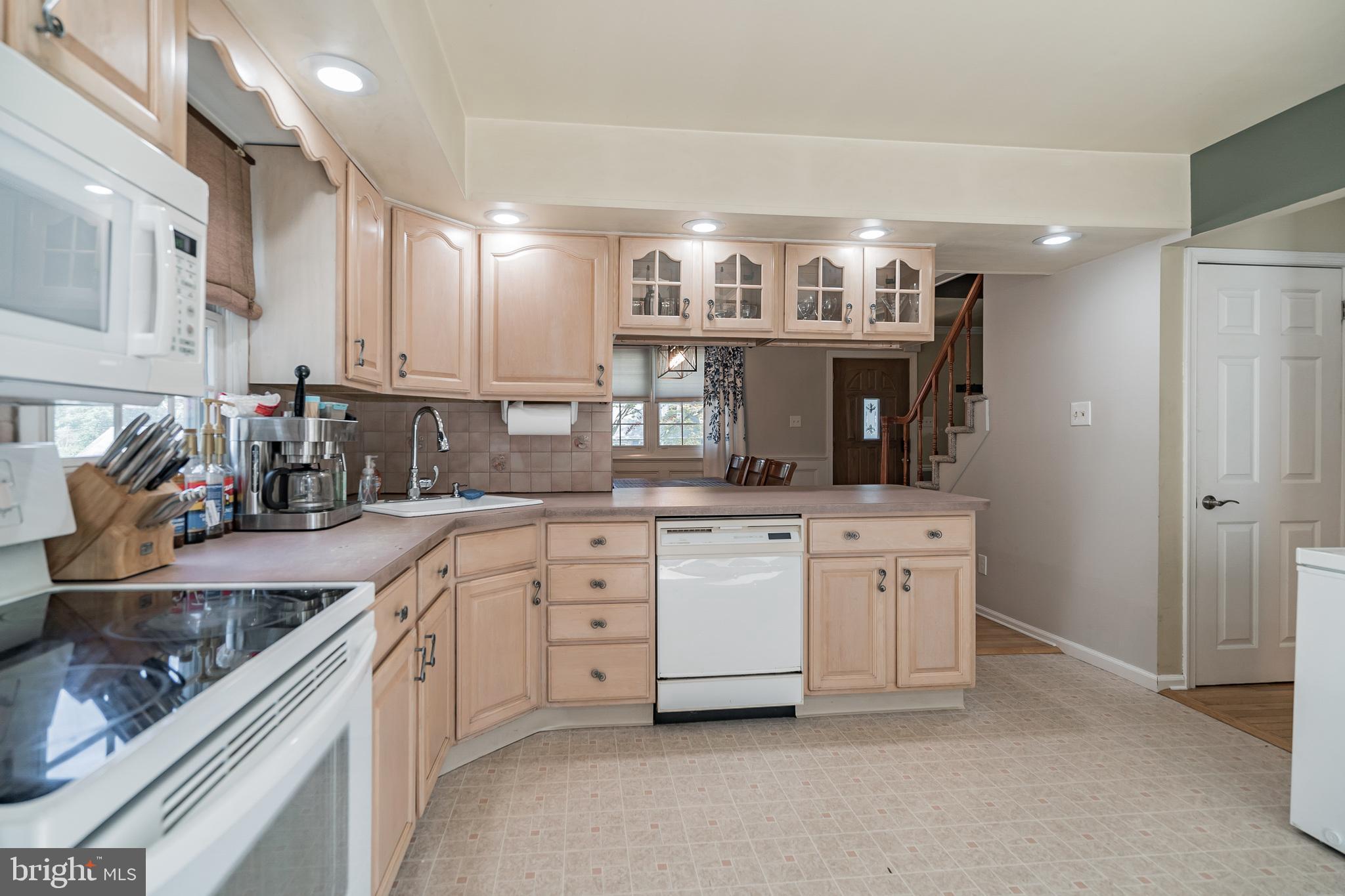 3239 Maple Road Huntingdon Valley, PA 19006 - Photo 11 of 31 Gallery Image 11