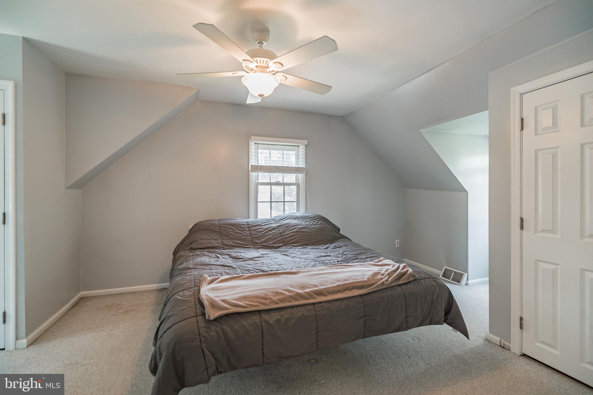 3239 Maple Road Huntingdon Valley, PA 19006 - Photo 16 of 31 2nd Floor Main Bedroom