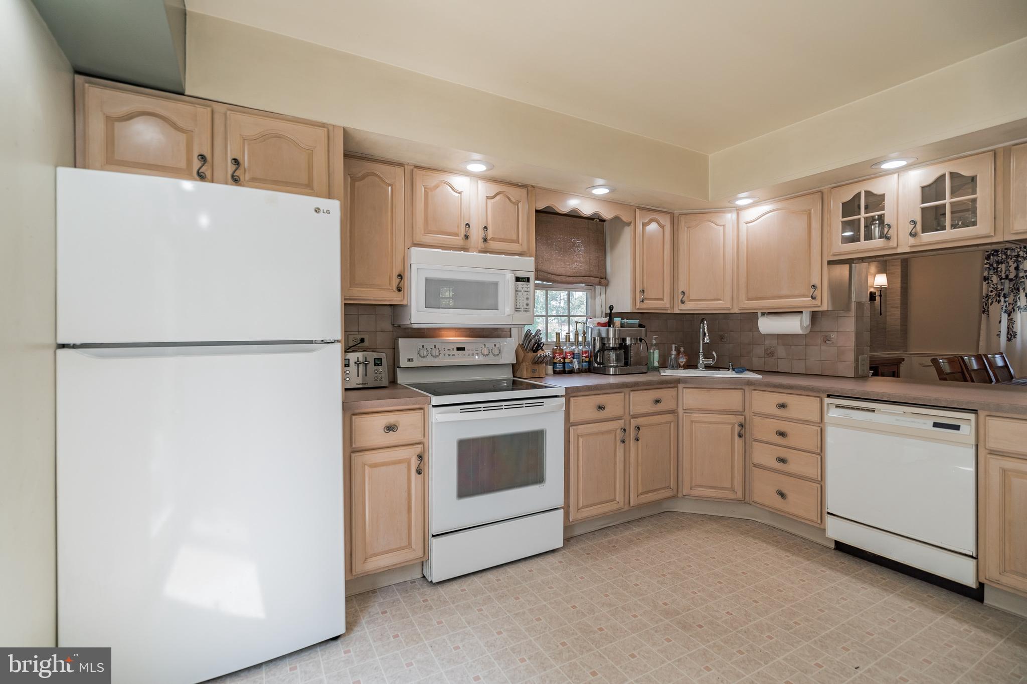 3239 Maple Road Huntingdon Valley, PA 19006 - Photo 10 of 31 Gallery Image 10