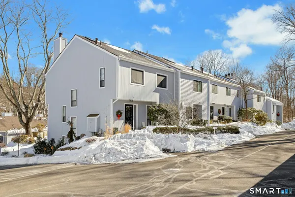 $975,000 | 45 Ettl Lane, Unit 205, Greenwich, CT 06831
