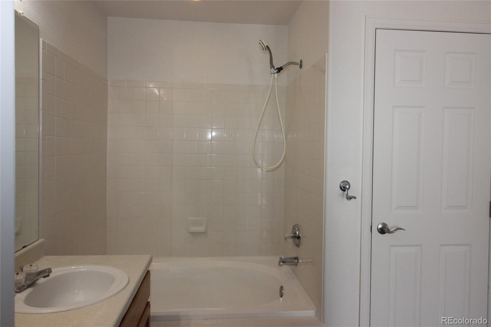 10015 Strathfield Lane Highlands Ranch, CO 80126 - Photo 15 of 34 Gallery Image 15