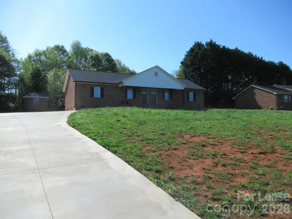 $1,350 | 174 Glen-Gar Drive, Lincolnton, NC 28092