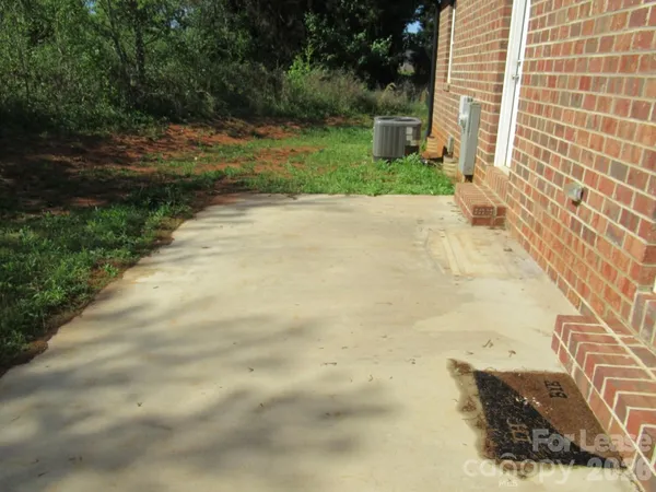 $1,350 | 174 Glen-Gar Drive, Lincolnton, NC 28092