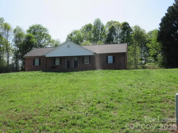 $1,350 | 174 Glen-Gar Drive, Lincolnton, NC 28092