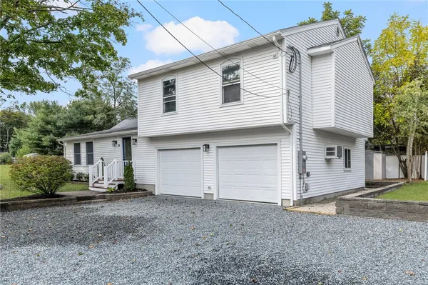 $649,900 | 34 Mt View Avenue, North Kingstown, RI 02852