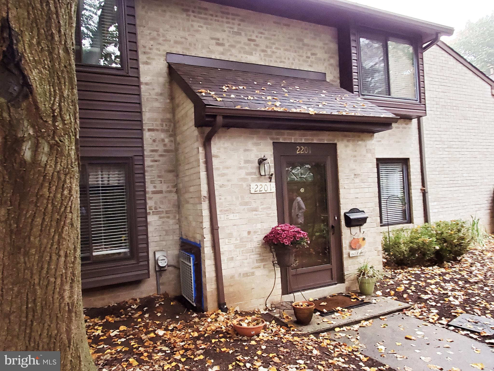 2201 Aspen Circle, Unit 2201B Springfield, PA 19064 - Photo 2 of 16 FRONT VIEW