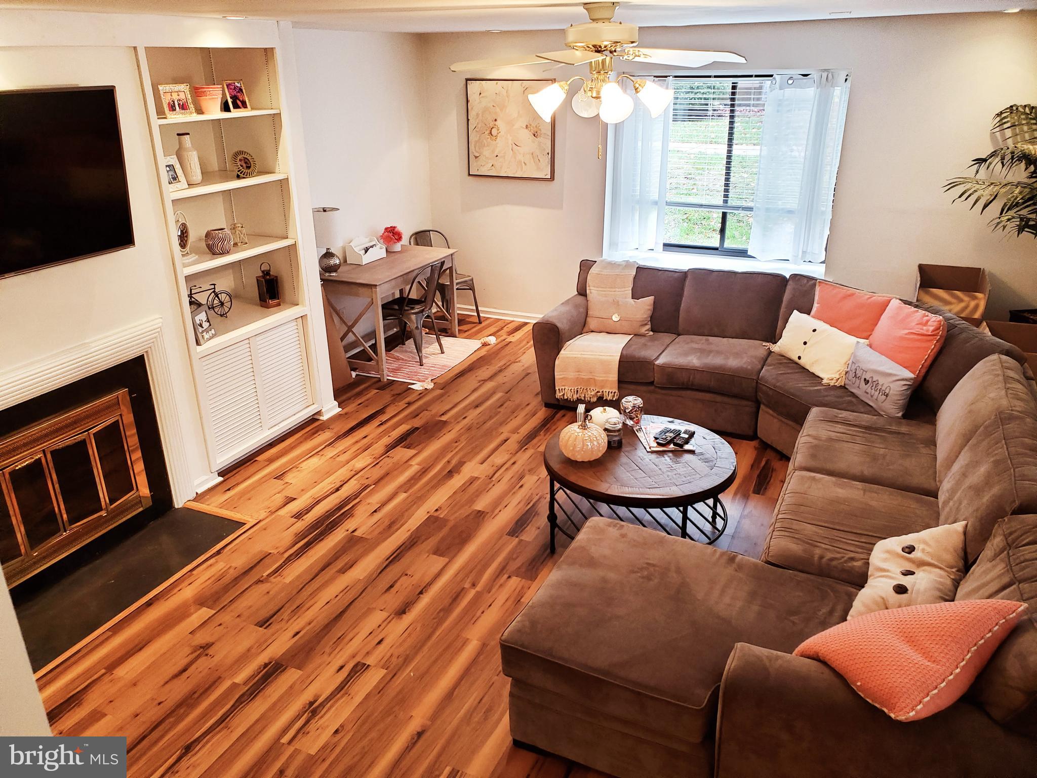 2201 Aspen Circle, Unit 2201B Springfield, PA 19064 - Photo 4 of 16 LIVINGROOM