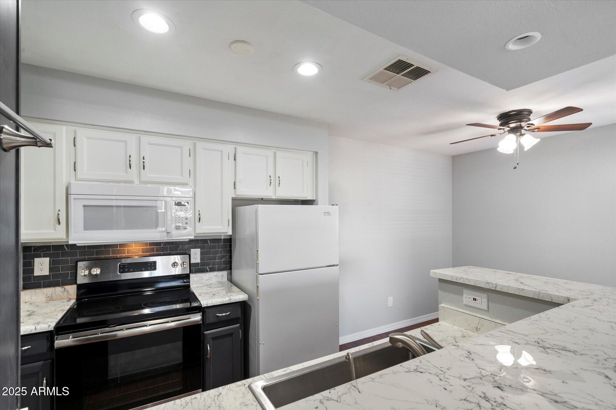 533 West Guadalupe Road, Unit 2032 Mesa, AZ 85210 - Photo 8 of 19 08 - Kitchen 5