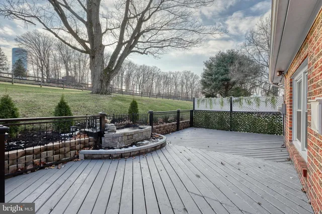 a view of a backyard with sitting area and furniture