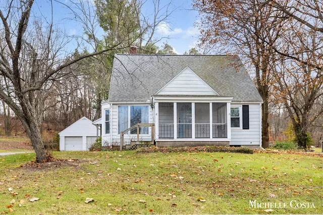 $300,000 | 13100 Grand River Drive Southeast, Lowell, MI 49331