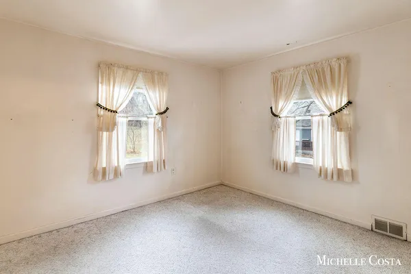 $290,000 | 13100 Grand River Drive Southeast, Lowell, MI 49331