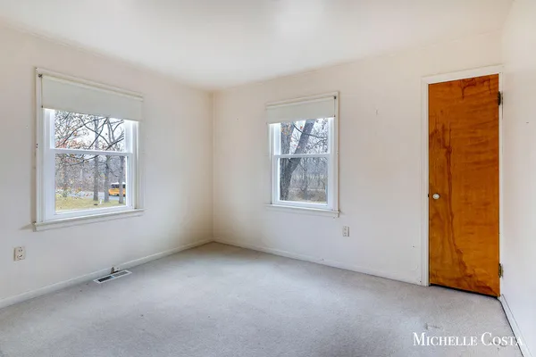 $290,000 | 13100 Grand River Drive Southeast, Lowell, MI 49331