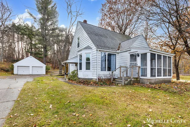 $300,000 | 13100 Grand River Drive Southeast, Lowell, MI 49331