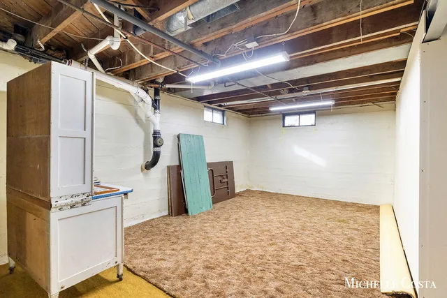 $300,000 | 13100 Grand River Drive Southeast, Lowell, MI 49331