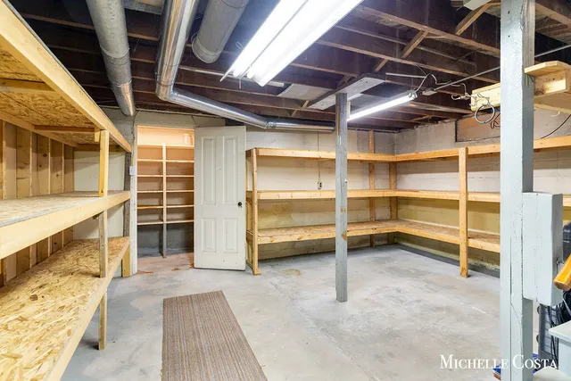 $300,000 | 13100 Grand River Drive Southeast, Lowell, MI 49331