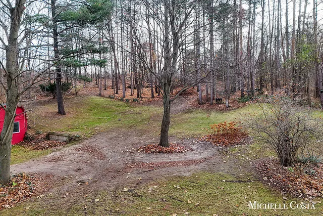 $300,000 | 13100 Grand River Drive Southeast, Lowell, MI 49331