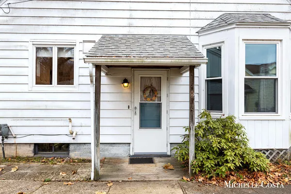 $290,000 | 13100 Grand River Drive Southeast, Lowell, MI 49331