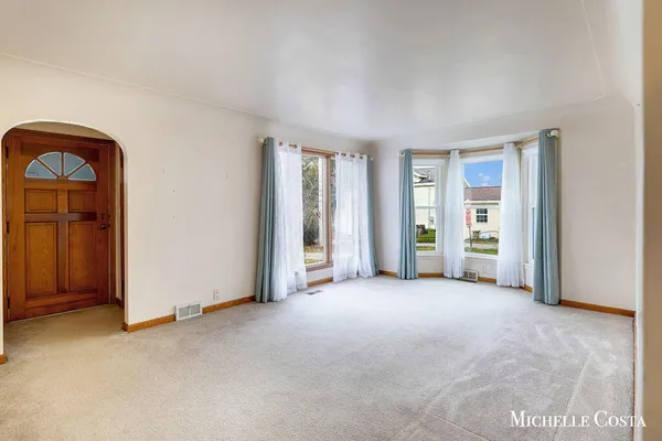 $290,000 | 13100 Grand River Drive Southeast, Lowell, MI 49331