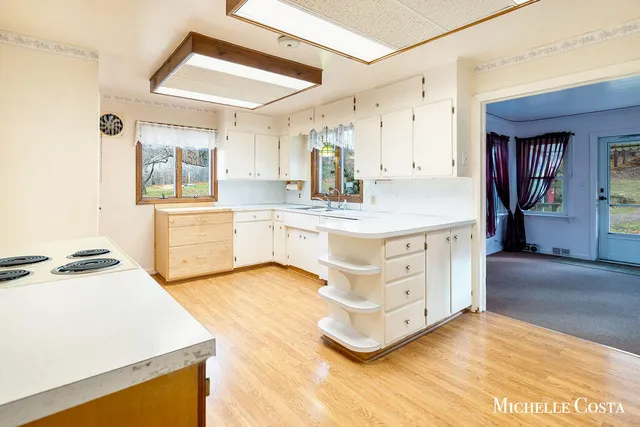 $300,000 | 13100 Grand River Drive Southeast, Lowell, MI 49331