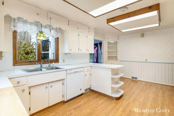 $290,000 | 13100 Grand River Drive Southeast, Lowell, MI 49331