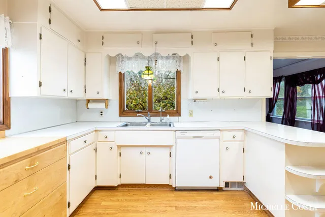 $300,000 | 13100 Grand River Drive Southeast, Lowell, MI 49331