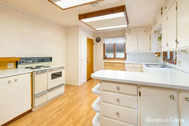 $300,000 | 13100 Grand River Drive Southeast, Lowell, MI 49331