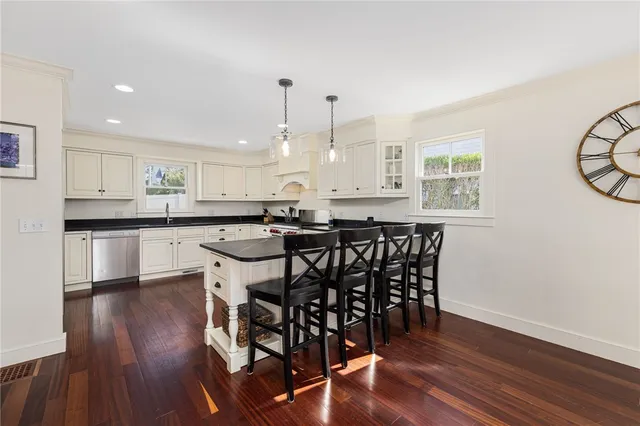 $6,000 | 44 Tuckerman Avenue, Middletown, RI 02842