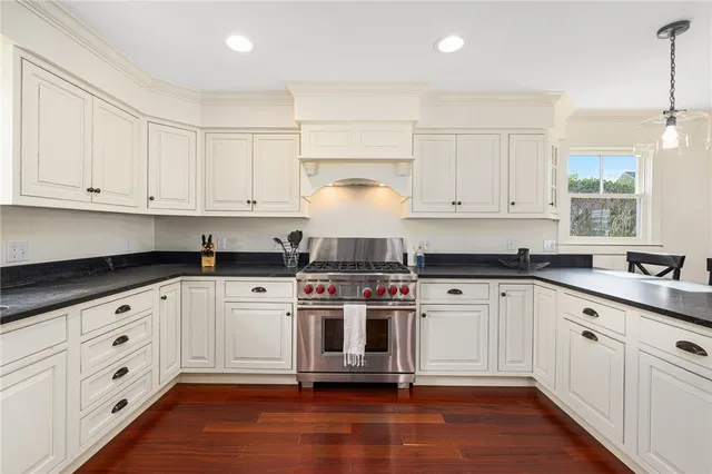 $6,000 | 44 Tuckerman Avenue, Middletown, RI 02842