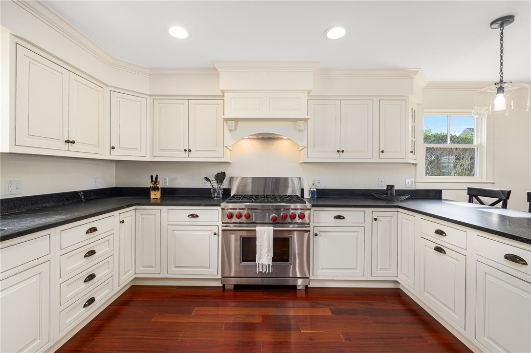 44 Tuckerman Avenue Middletown, RI 02842 - Photo 13 of 45