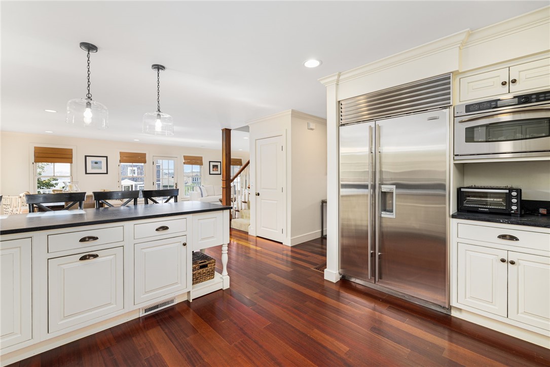 44 Tuckerman Avenue Middletown, RI 02842 - Photo 15 of 45