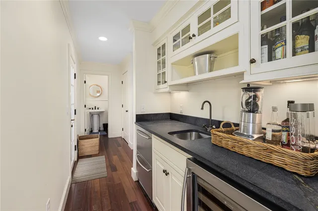 $6,000 | 44 Tuckerman Avenue, Middletown, RI 02842