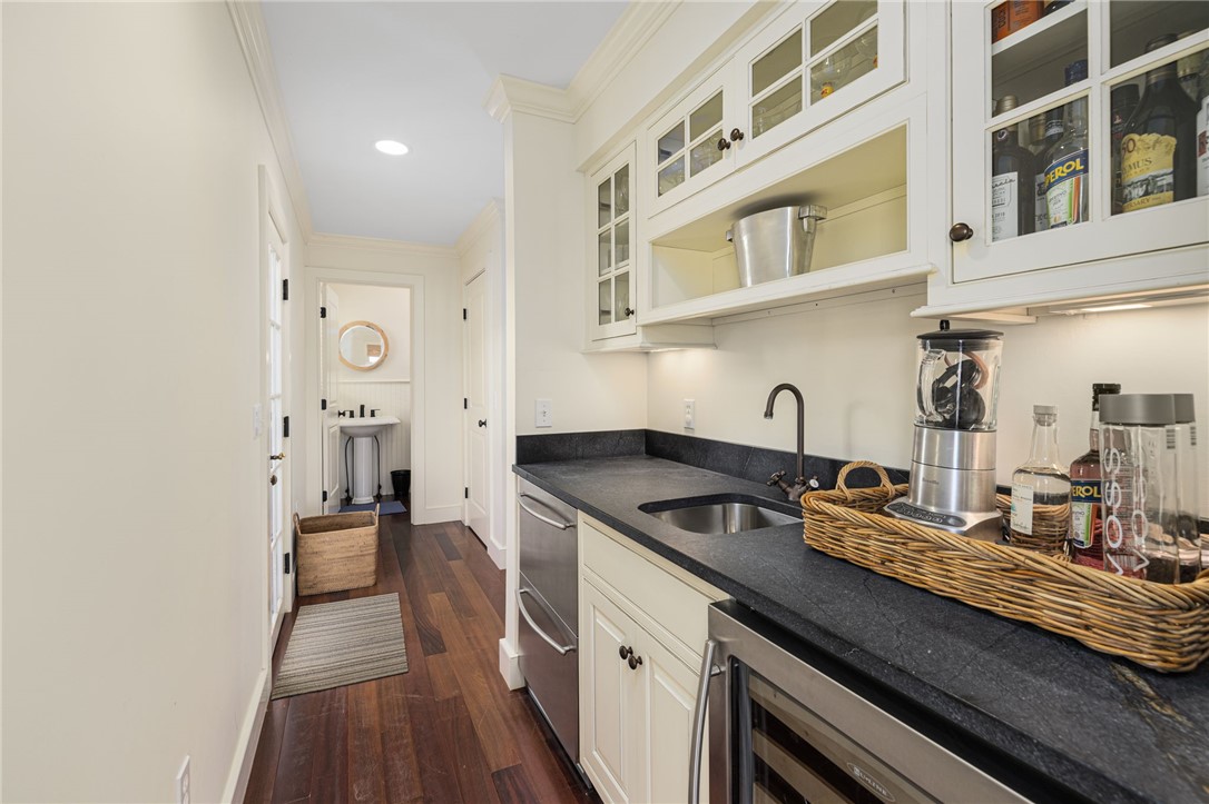 44 Tuckerman Avenue Middletown, RI 02842 - Photo 19 of 45