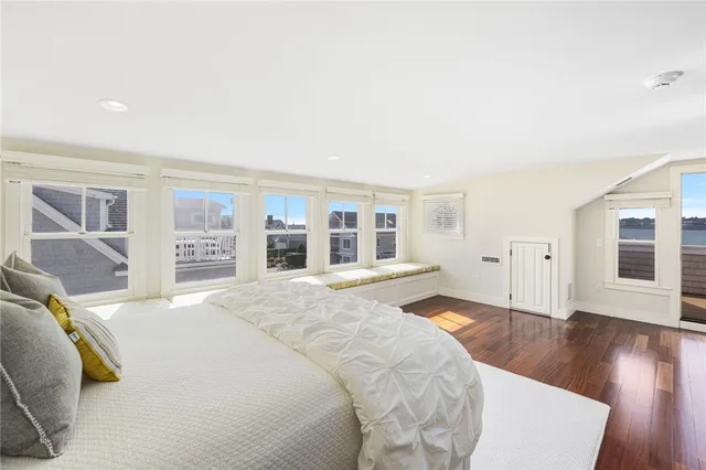 $6,000 | 44 Tuckerman Avenue, Middletown, RI 02842