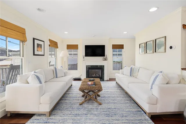 $6,000 | 44 Tuckerman Avenue, Middletown, RI 02842